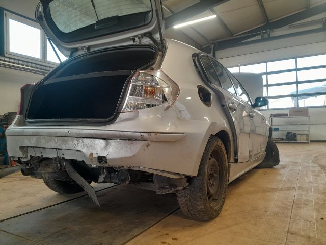 bontott BMW 1 Jobb első Ajtó Kárpit