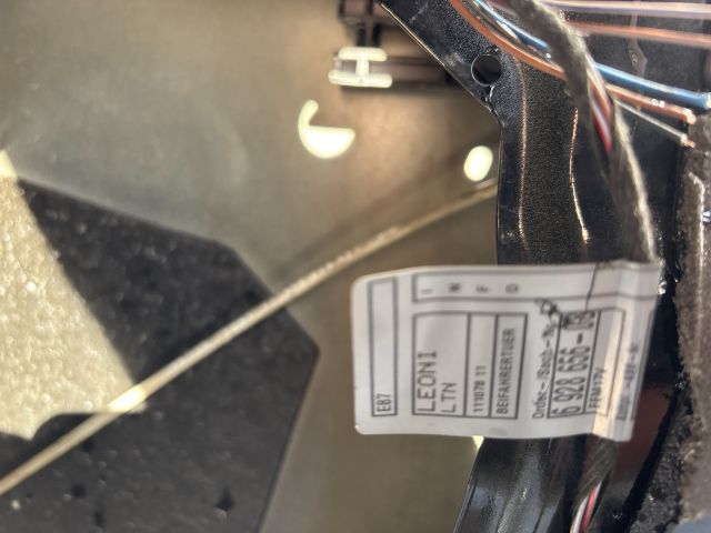 bontott BMW 1 Jobb első Ajtó (Üres lemez)