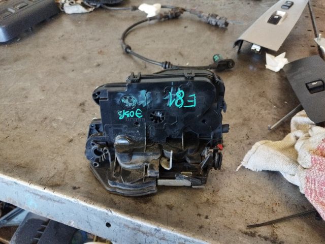 bontott BMW 1 Jobb első Ajtózár