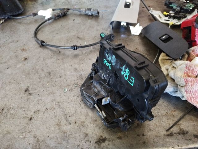 bontott BMW 1 Jobb első Ajtózár