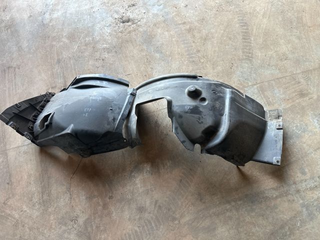 bontott BMW 1 Jobb első Dobbetét (Kerékjárati, Műanyag)