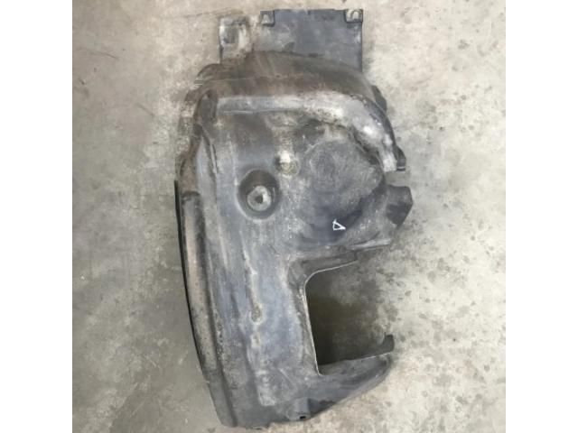 bontott BMW 1 Jobb első Dobbetét (Kerékjárati, Műanyag)