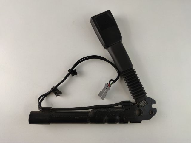 bontott BMW 1 Jobb első Övfeszítő