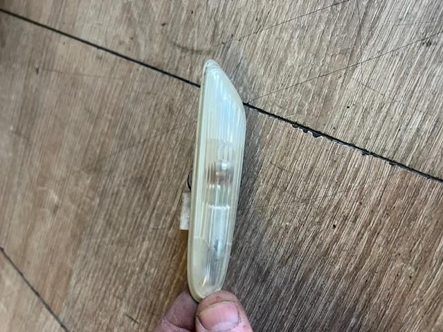 bontott BMW 1 Jobb első Sárvédő Irányjelző