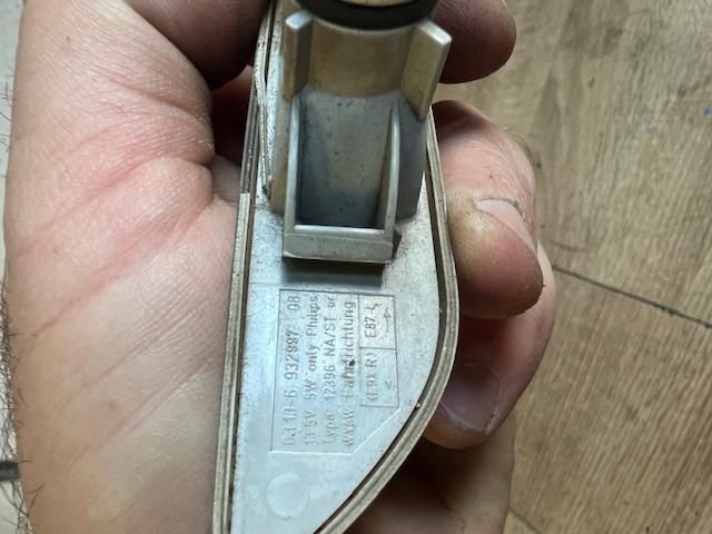 bontott BMW 1 Jobb első Sárvédő Irányjelző