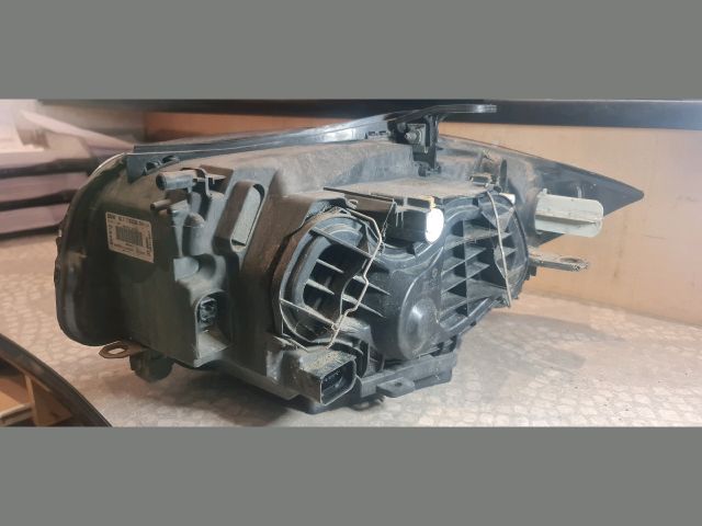 bontott BMW 1 Jobb Fényszóró