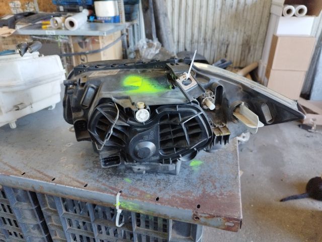 bontott BMW 1 Jobb Fényszóró