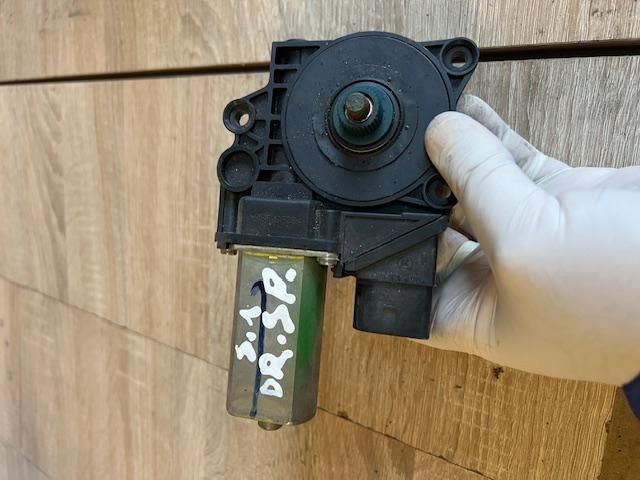 bontott BMW 1 Jobb hátsó Ablakemelő Motor