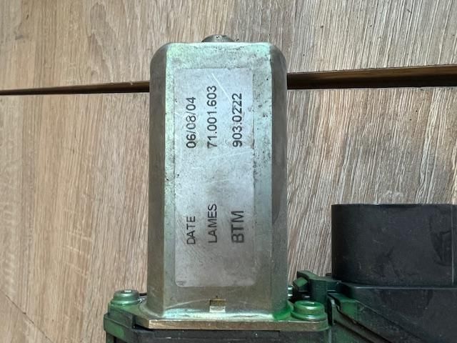 bontott BMW 1 Jobb hátsó Ablakemelő Motor