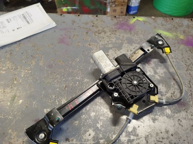 bontott BMW 1 Jobb hátsó Ablakemelő Szerkezet (Elektromos)