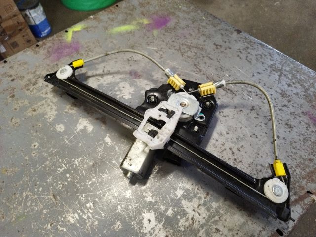 bontott BMW 1 Jobb hátsó Ablakemelő Szerkezet (Elektromos)