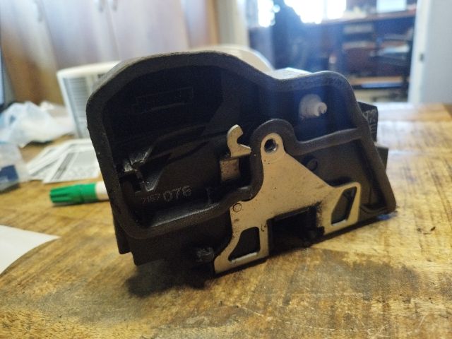 bontott BMW 1 Jobb hátsó Ajtózár