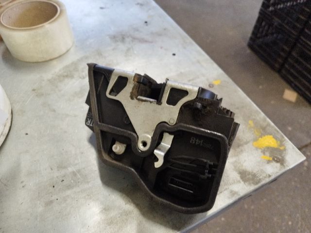 bontott BMW 1 Jobb hátsó Ajtózár