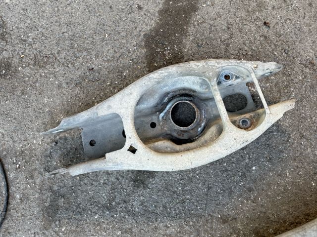 bontott BMW 1 Jobb hátsó Alsó Hátsó Lengőkar