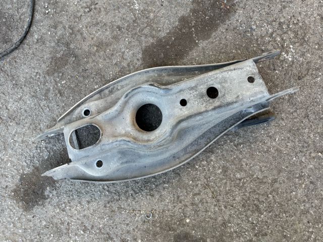 bontott BMW 1 Jobb hátsó Alsó Hátsó Lengőkar