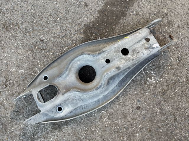 bontott BMW 1 Jobb hátsó Alsó Hátsó Lengőkar