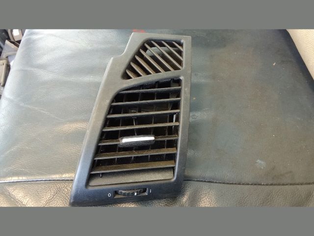 bontott BMW 1 Jobb Szellőző