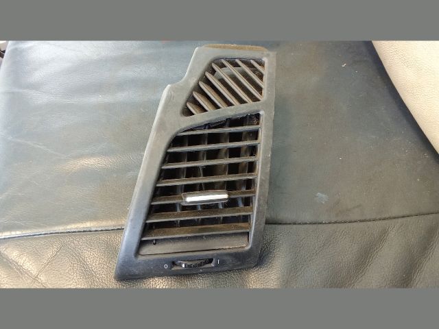 bontott BMW 1 Jobb Szellőző