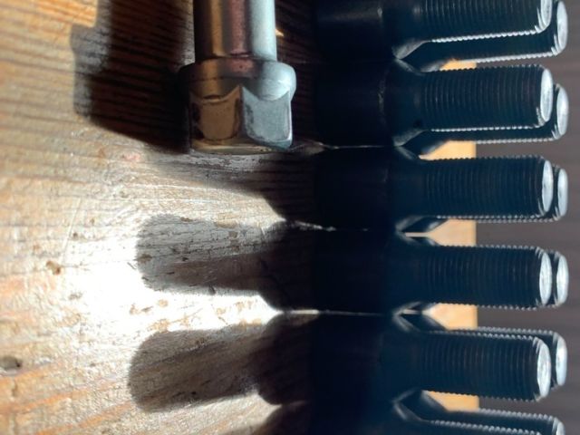 bontott BMW 1 Kerék Csavar Szett