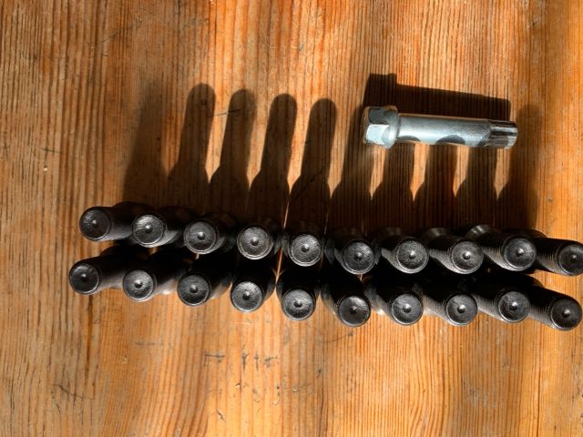 bontott BMW 1 Kerék Csavar Szett