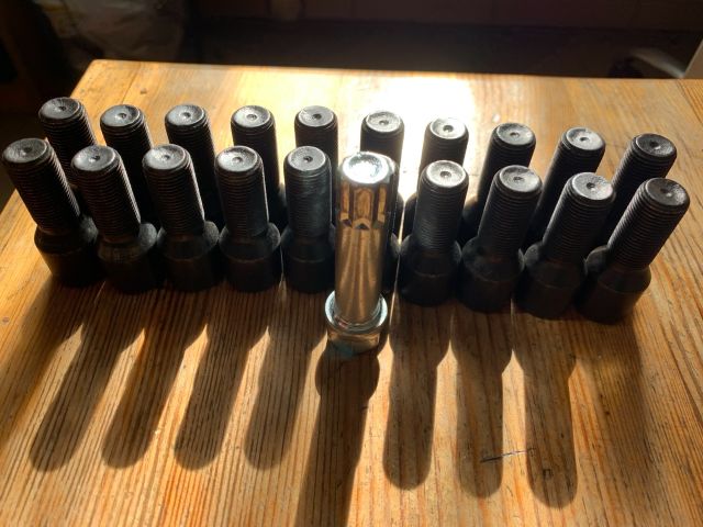 bontott BMW 1 Kerék Csavar Szett