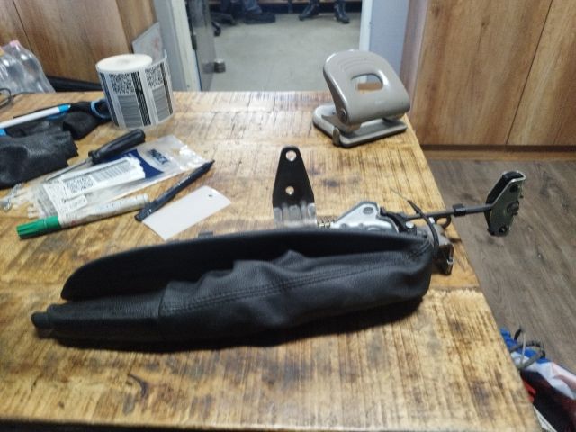 bontott BMW 1 Kézifék Kar