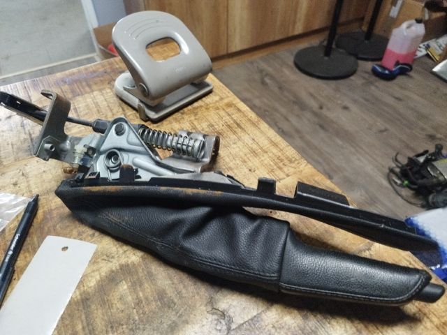 bontott BMW 1 Kézifék Kar