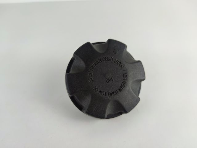 bontott BMW 1 Kiegyenlítőtartály Sapka