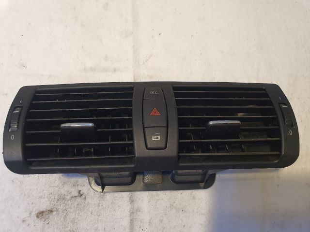 bontott BMW 1 Középső Szellőző