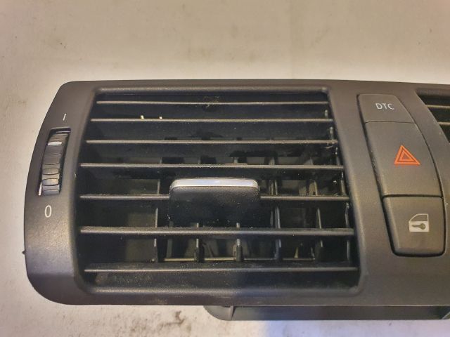 bontott BMW 1 Középső Szellőző