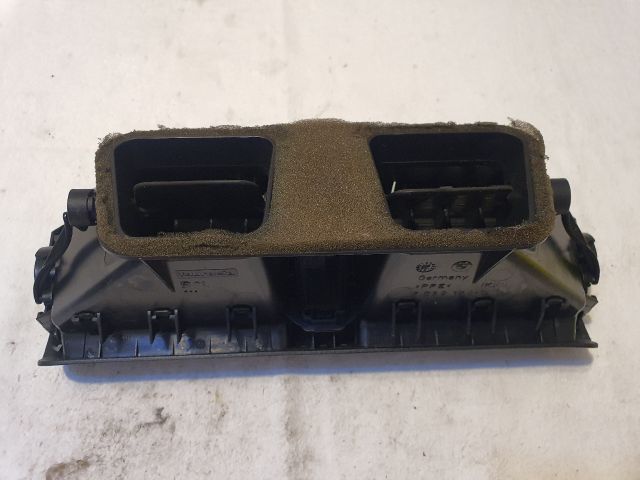 bontott BMW 1 Középső Szellőző