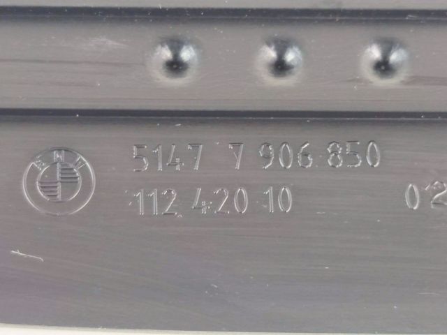 bontott BMW 1 Lábtámasz Burkolat