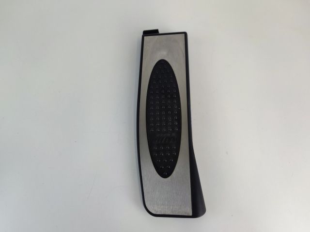 bontott BMW 1 Lábtámasz Burkolat