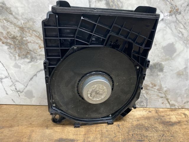 bontott BMW 1 Mélynyomó Hangszóró