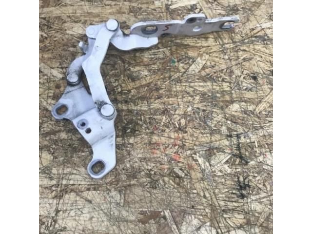 bontott BMW 1 Motorháztető Bal Zsanér