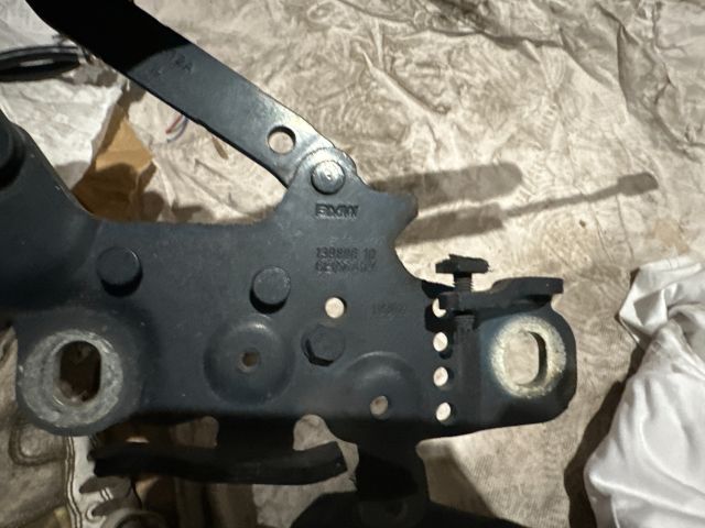 bontott BMW 1 Motorháztető Bal Zsanér