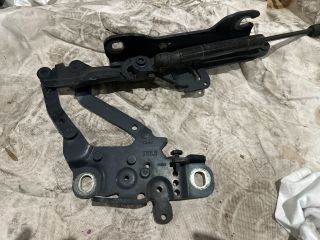 bontott BMW 1 Motorháztető Bal Zsanér