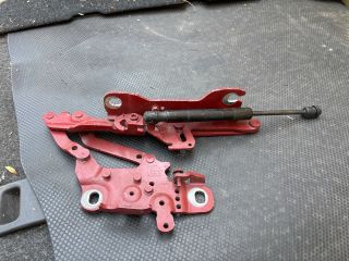 bontott BMW 1 Motorháztető Bal Zsanér