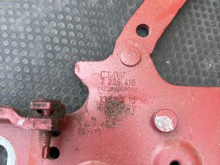 bontott BMW 1 Motorháztető Jobb Zsanér