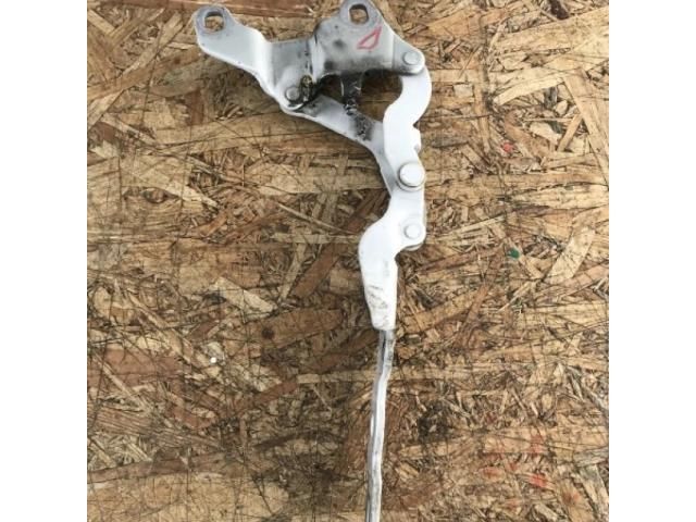 bontott BMW 1 Motorháztető Jobb Zsanér