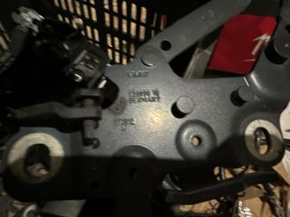 bontott BMW 1 Motorháztető Jobb Zsanér