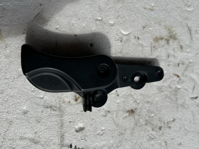 bontott BMW 1 Motorháztető Nyitó Kar / Gomb