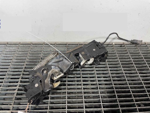 bontott BMW 1 Motorháztető Zárszerkezet