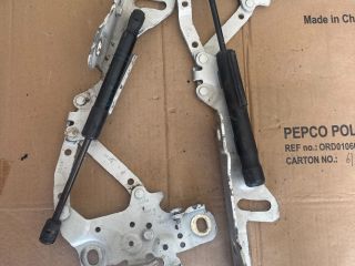 bontott BMW 1 Motorháztető Zsanér Pár