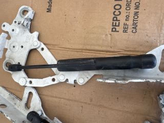 bontott BMW 1 Motorháztető Zsanér Pár