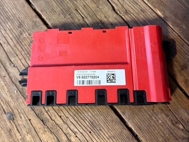 bontott BMW 1 Pozitív Kábel Elosztó