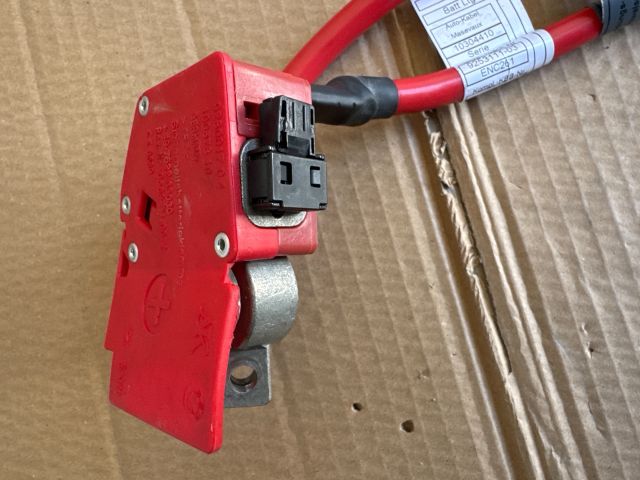 bontott BMW 1 Pozitív Kábel