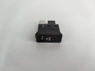 bontott BMW 1 USB Aljzat