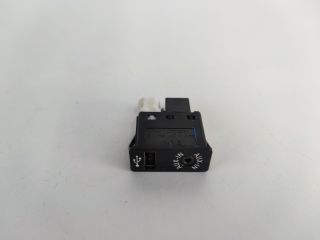 bontott BMW 1 USB Aljzat