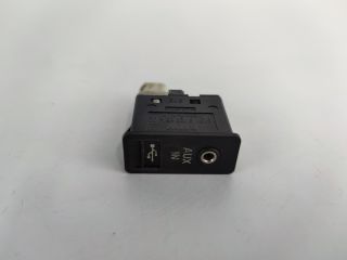bontott BMW 1 USB Aljzat